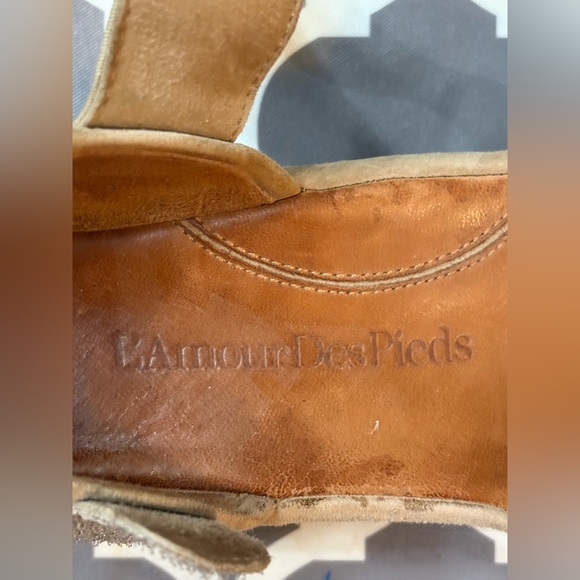 L'Amour Des Pieds Amadour Mary Jane platform Velcro sandal in taupe suede - Picture 8 of 9